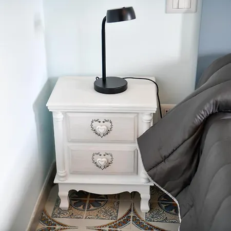 Francesca Oda ve Kahvaltı Enna