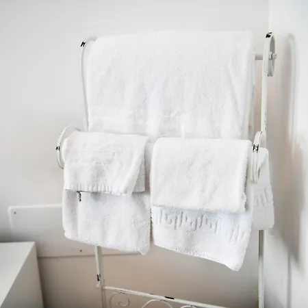 Francesca Oda ve Kahvaltı Enna